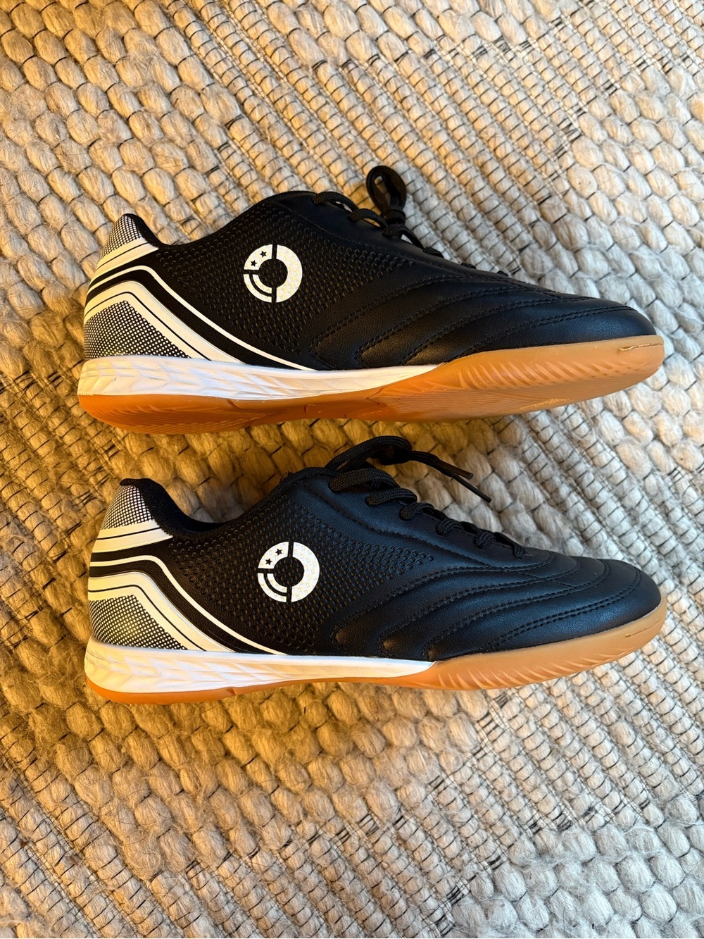 LEOCI Black/White indoor soccer/fusal shoes - EU 39 8W/6.5M